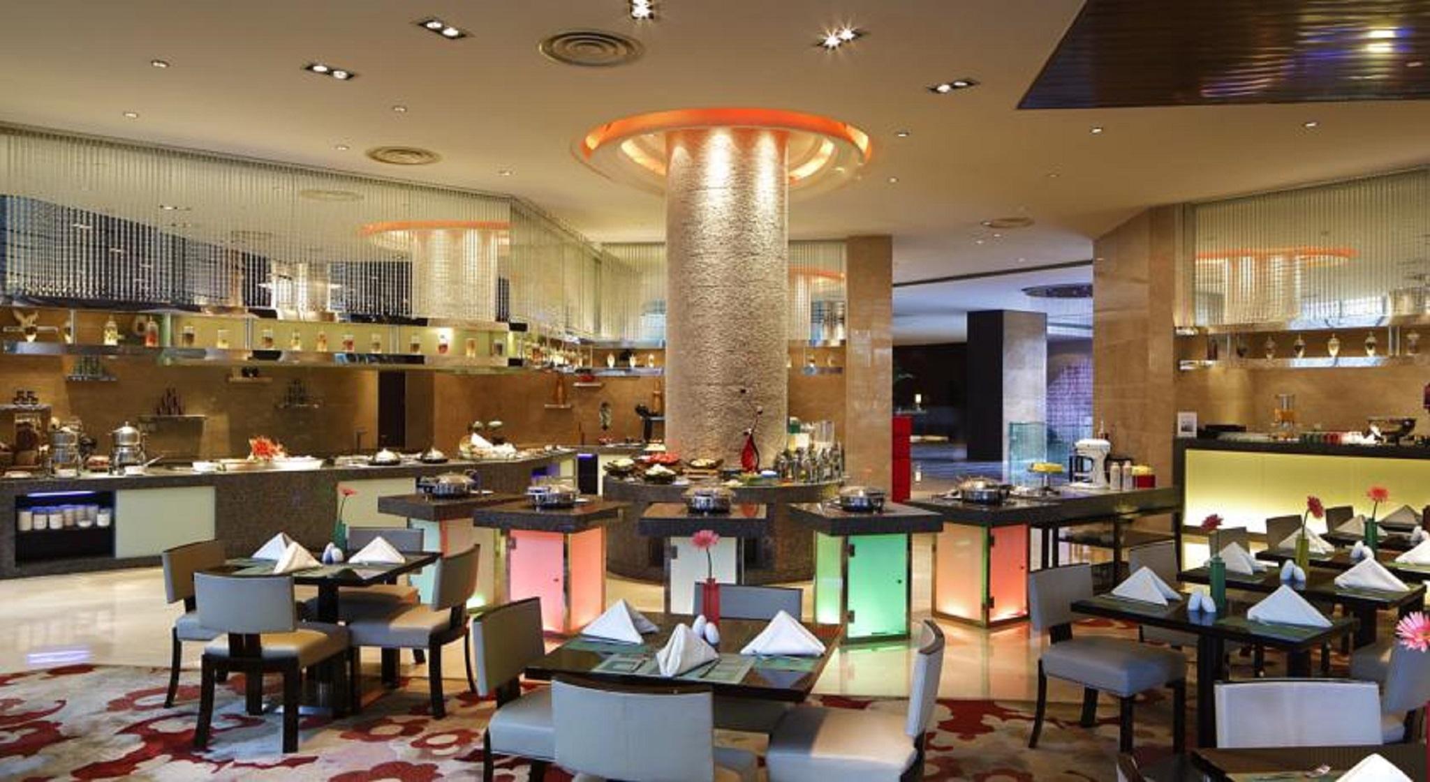 The Qube -close To Pudong International Airport And Land Hotel 5*