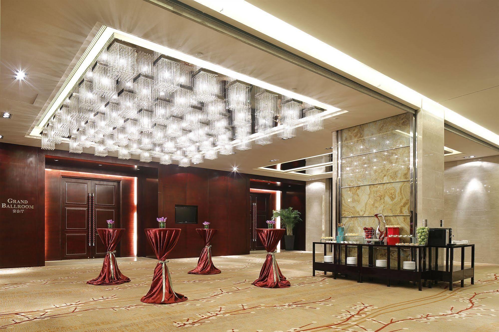 The Qube -close To Pudong International Airport And Land Hotel