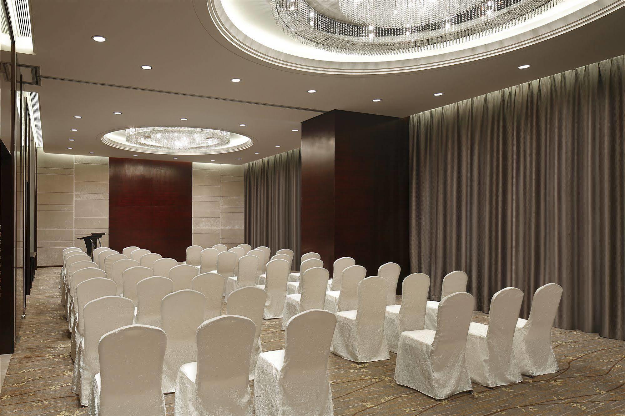 The Qube -close To Pudong International Airport And Land Hotel 5*